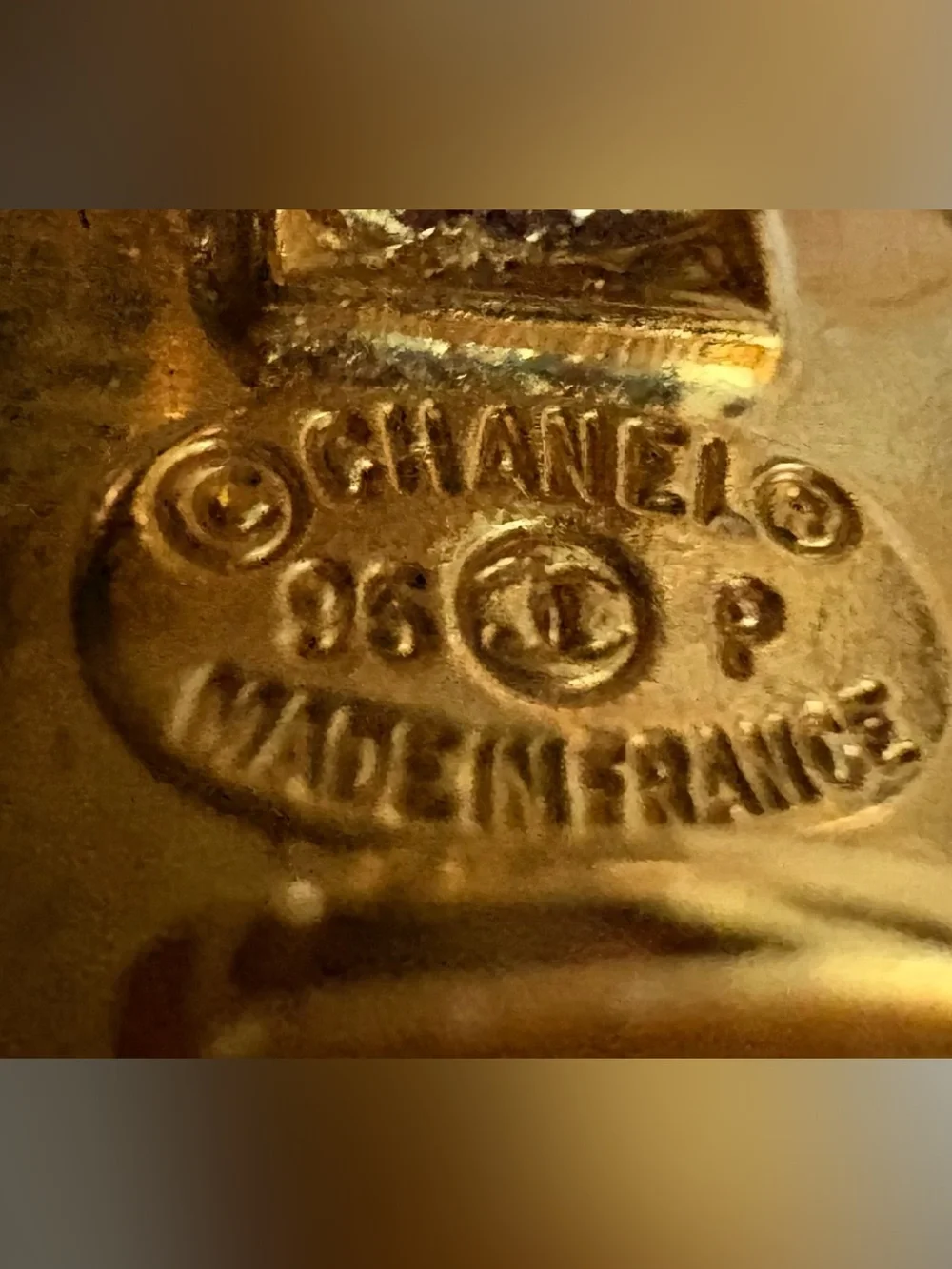 Pre loved Chanel CC Turnlock Earrings Clip-On Gold Large 96P